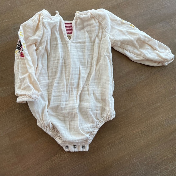 🎀  5 for $30 Old Navy Peasant Baby Bloomer with Embroidered Flowers 6-12M - Picture 5 of 5